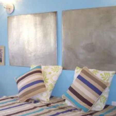 La Desirade D'hotes En Provence Szálloda 3*