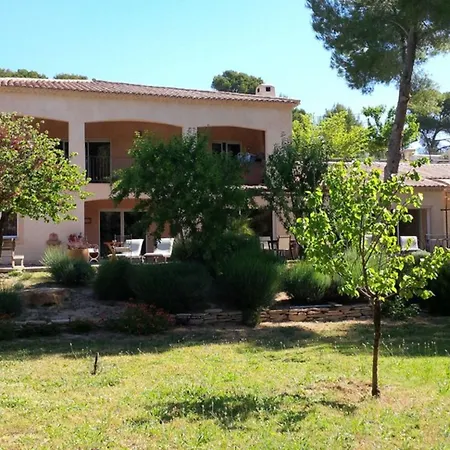 La Desirade D'hotes En Provence 3*