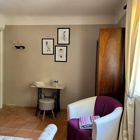 La Desirade D'hotes En Provence